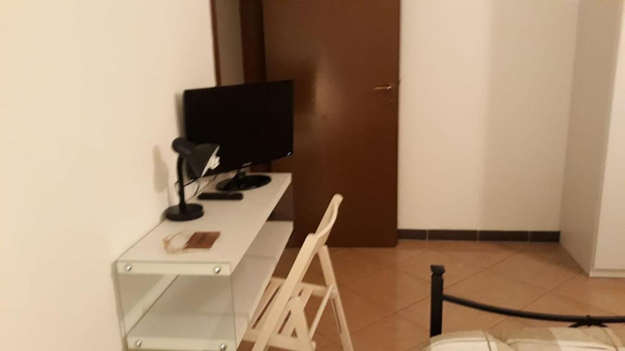 Bed and Breakfast Le Tre Stelle Ronco allʼAdige Exterior foto